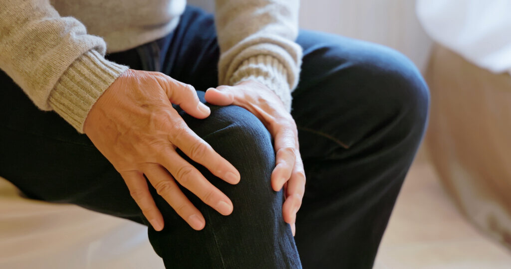 How to Recognize and Treat a PLC Tear: Expert Advice from Dr. Peter Howard asian elderly male knee pain